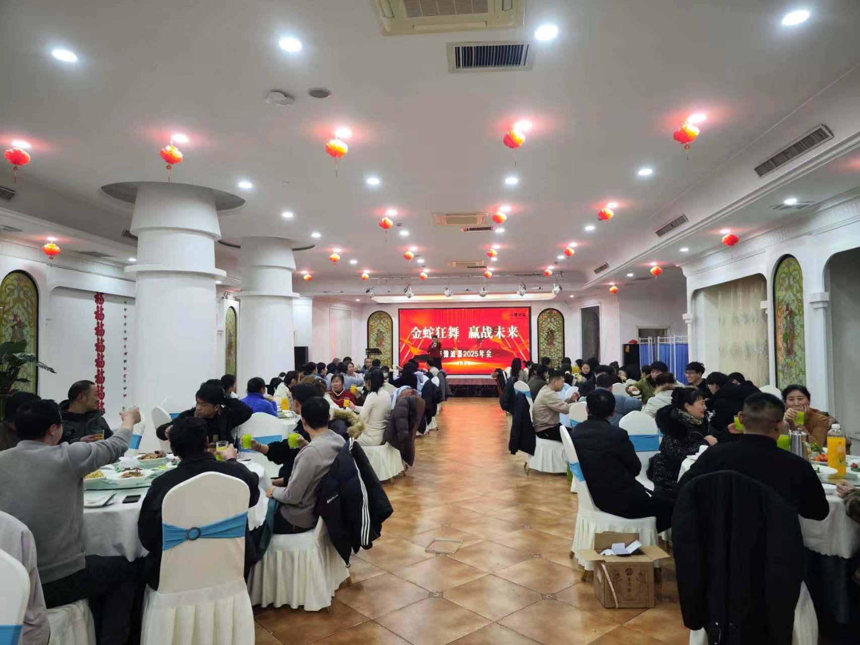整體就餐照 (1) 整體就餐照 (1)